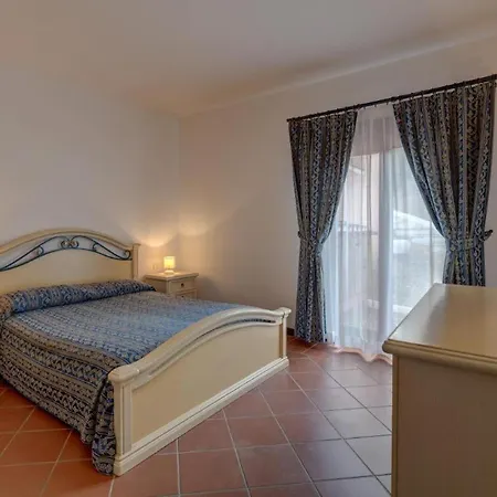 Apartment Charming Small Bella Sleeps 4 *