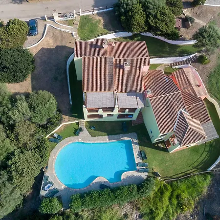 Charming Small Bella Sleeps 4 Apartment