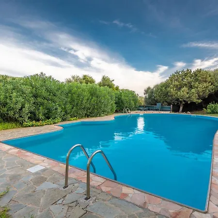 Charming Small Bella Sleeps 4 No Pool *